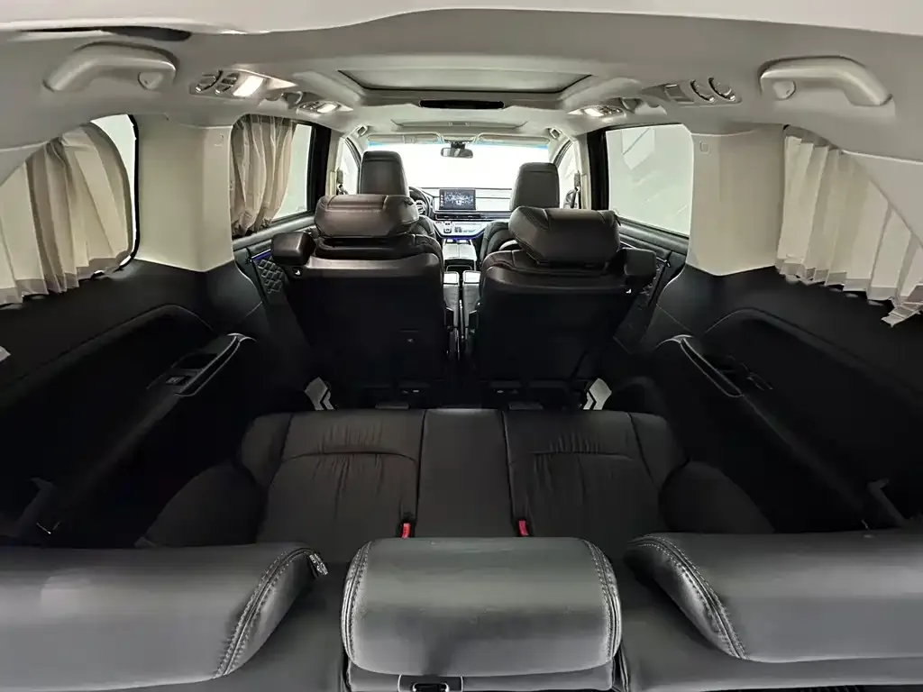Honda Elysion 2022 из CN, фото 7