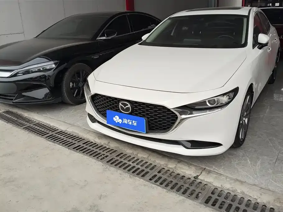 Mazda 3 Axela 2022 из CN, фото 1