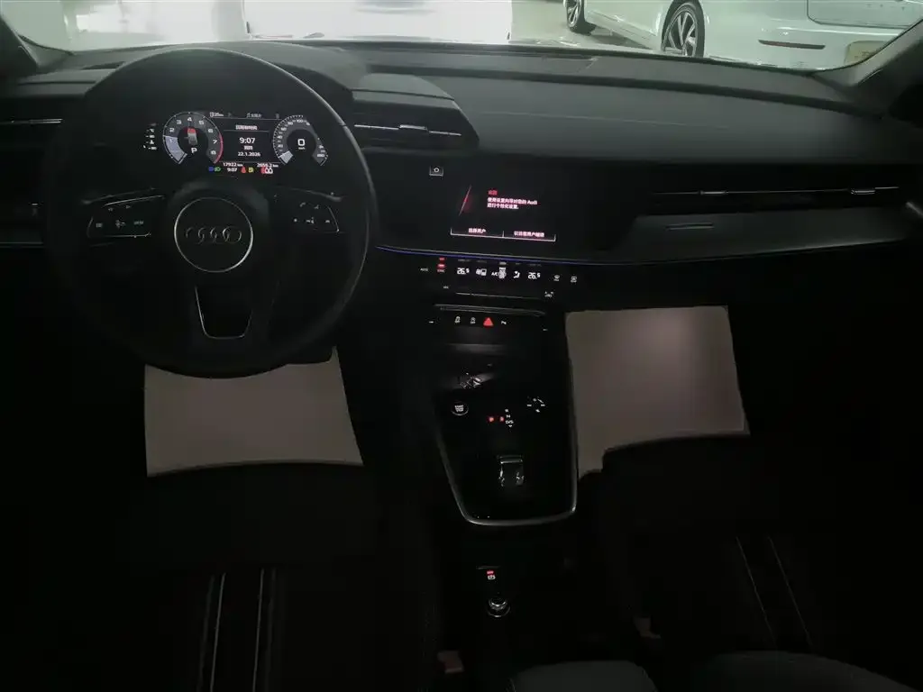 Audi A3 2023 из CN, фото 2