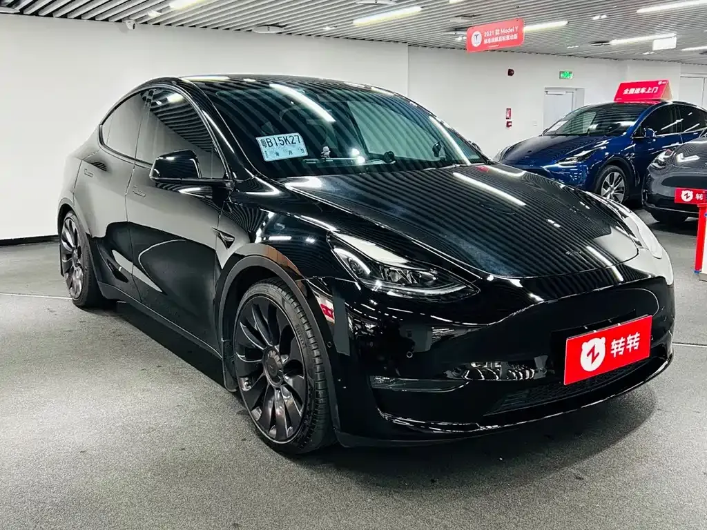 Tesla Model Y — фото 8