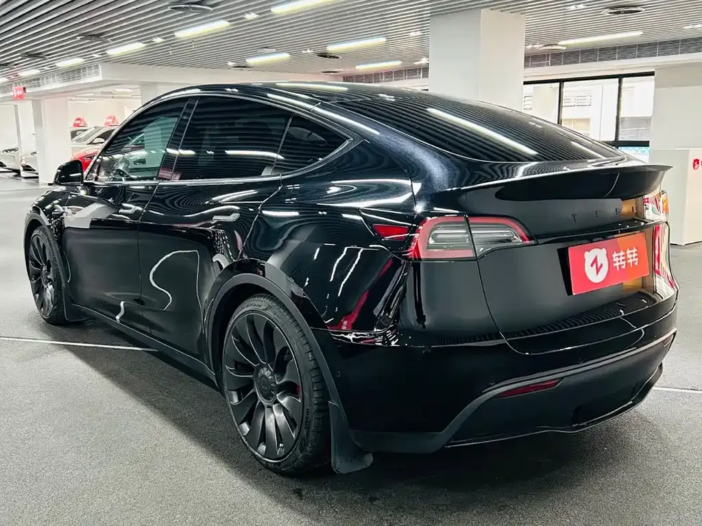 Tesla Model Y — фото 5