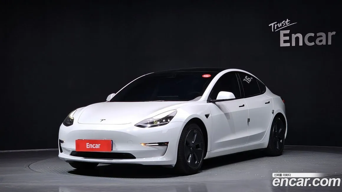 Tesla Model 3 — фото 1