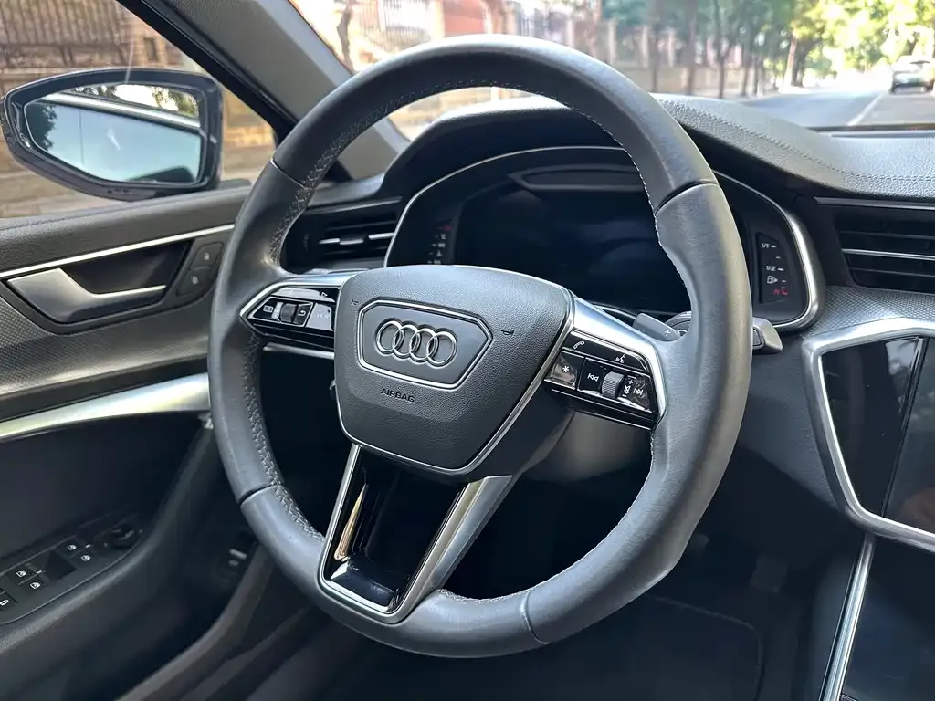 Audi A6L — фото 5