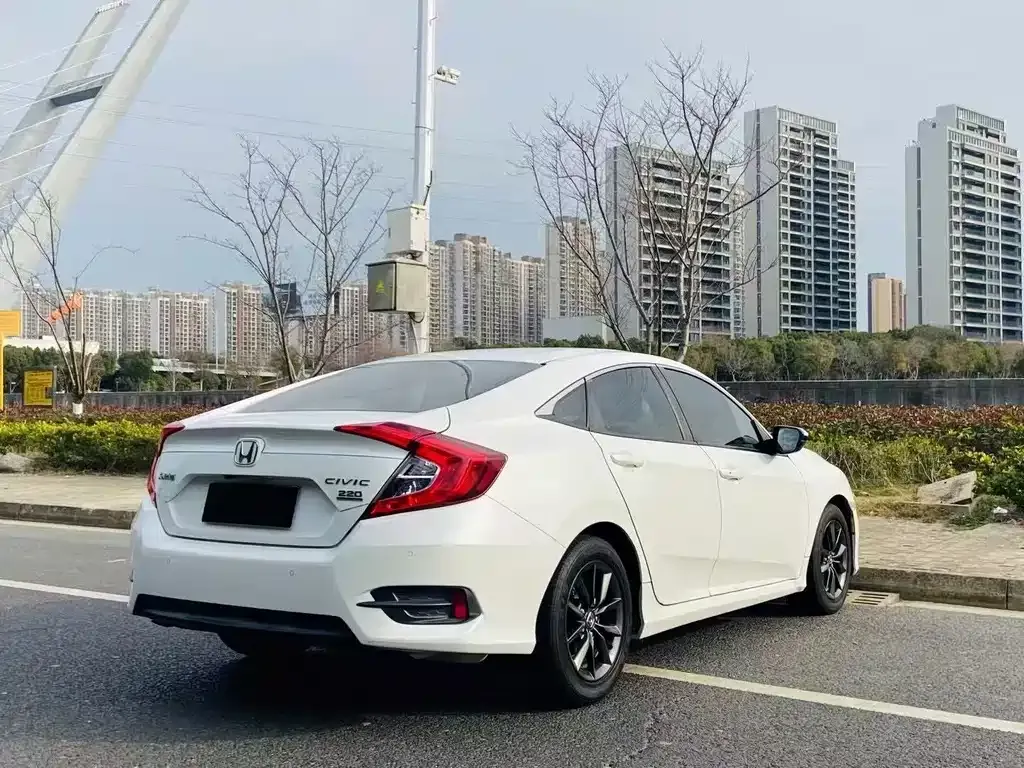 Honda Civic — фото 8