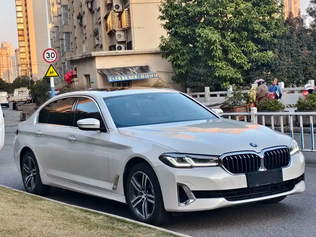 BMW 5 Series — фото 10