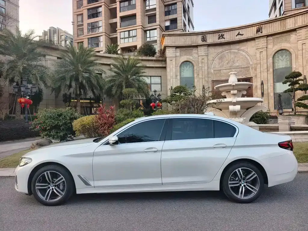 BMW 5 Series — фото 4