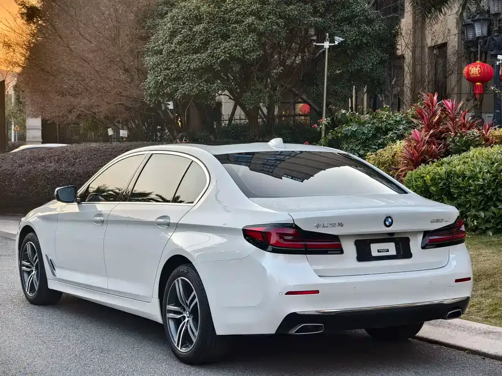 BMW 5 Series — фото 9
