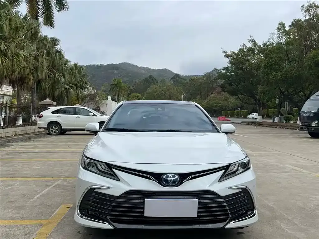 Toyota Camry 2023 из CN, фото 2
