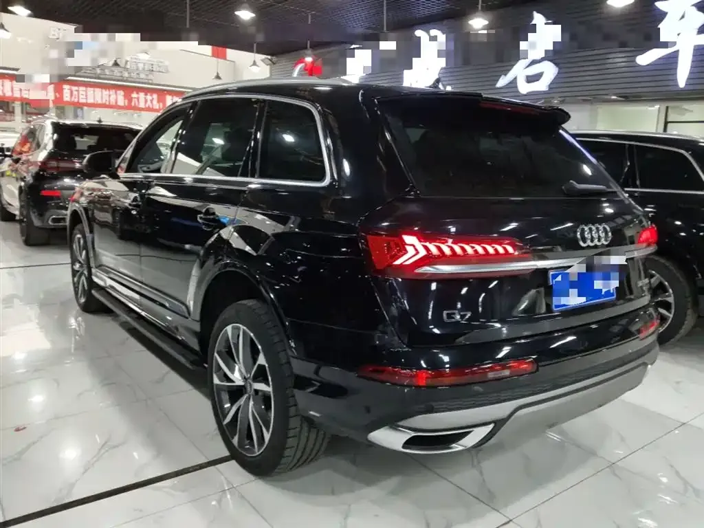 Audi Q7 — фото 10