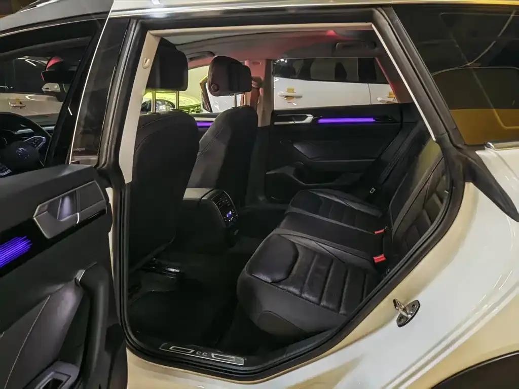 Volkswagen CC 2024 из CN, фото 3