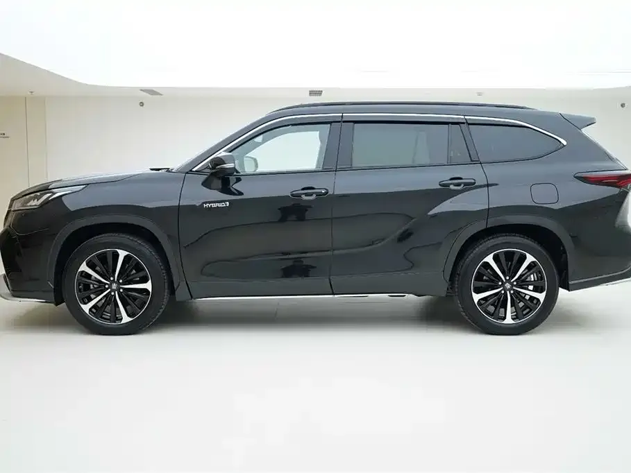 Toyota Crown Kluger 2023 из CN, фото 7