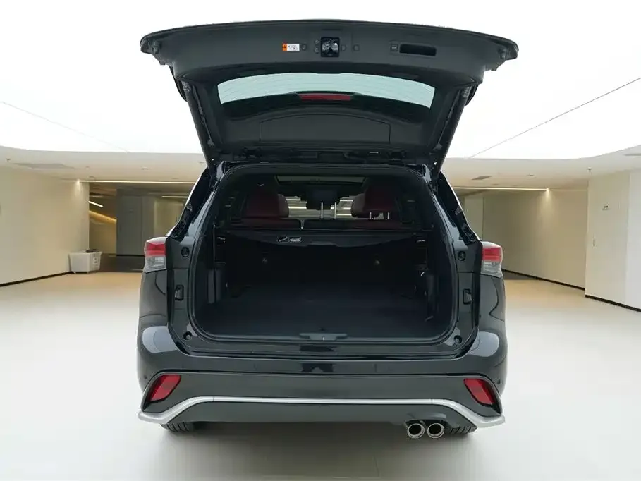 Toyota Crown Kluger 2023 из CN, фото 3