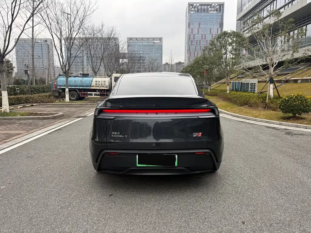 Tesla Model Y — фото 4