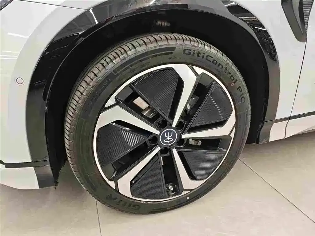 BYD L EV 2025 из CN, фото 6