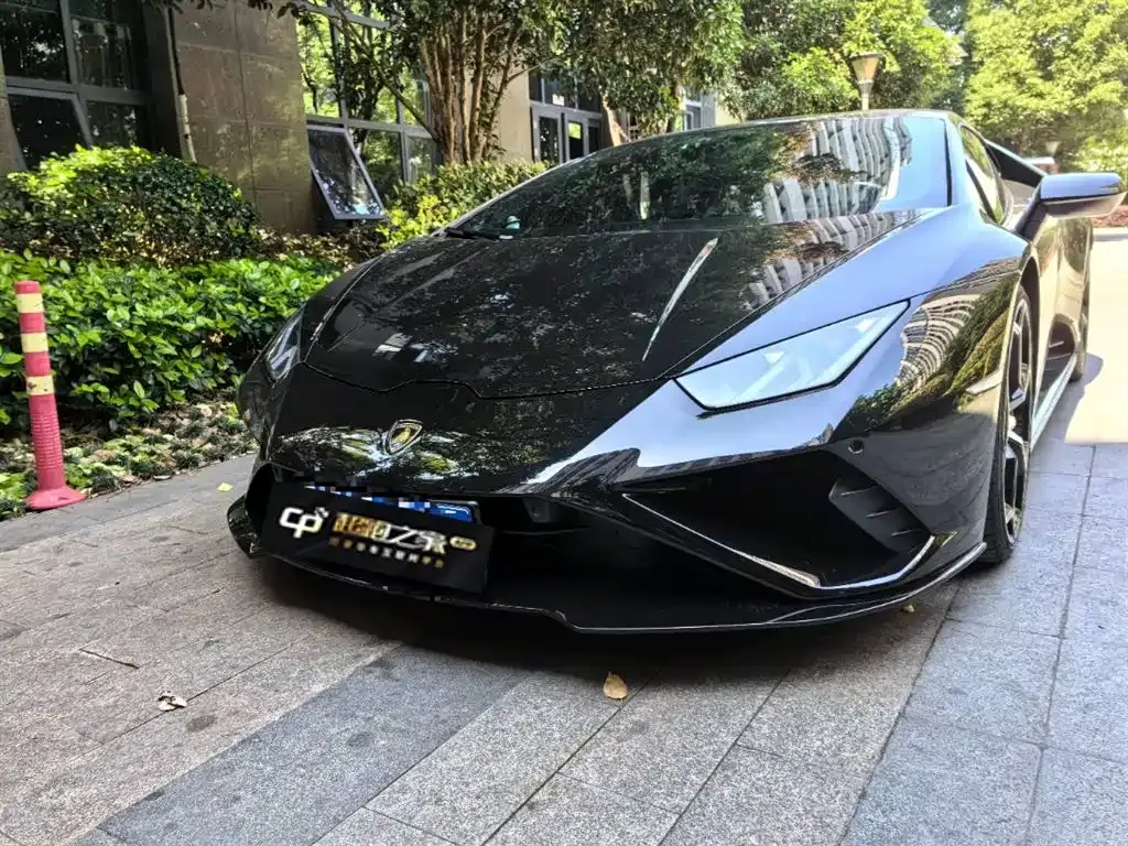 Lamborghini Huracan — фото 1
