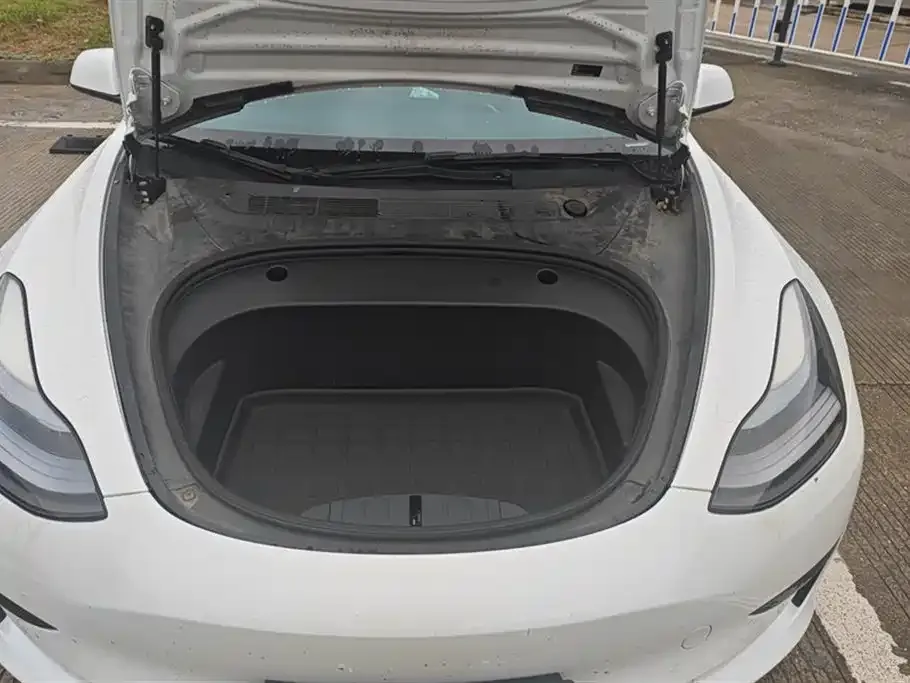 Tesla Model 3 — фото 7