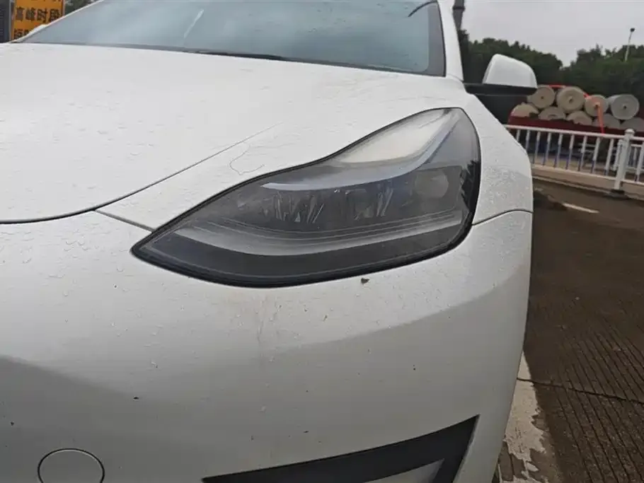 Tesla Model 3 — фото 4