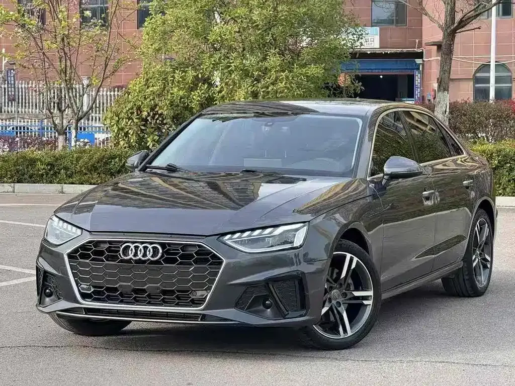 Audi A4L — фото 1