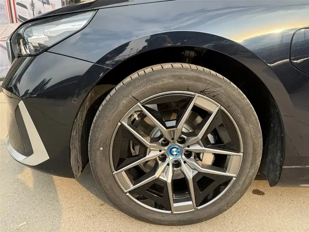 BMW i5 2025 из CN, фото 9