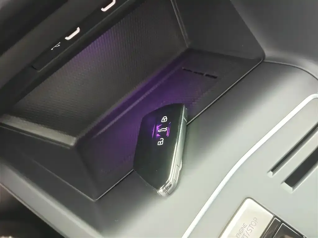 Volkswagen Golf 2025 из CN, фото 2