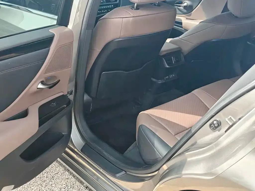 Lexus ES 2024 из CN, фото 4