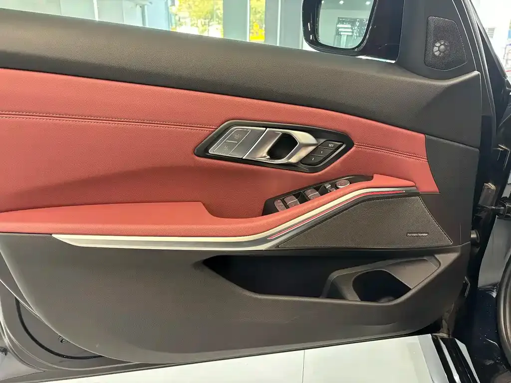 BMW 3 Series 2021 из CN, фото 2
