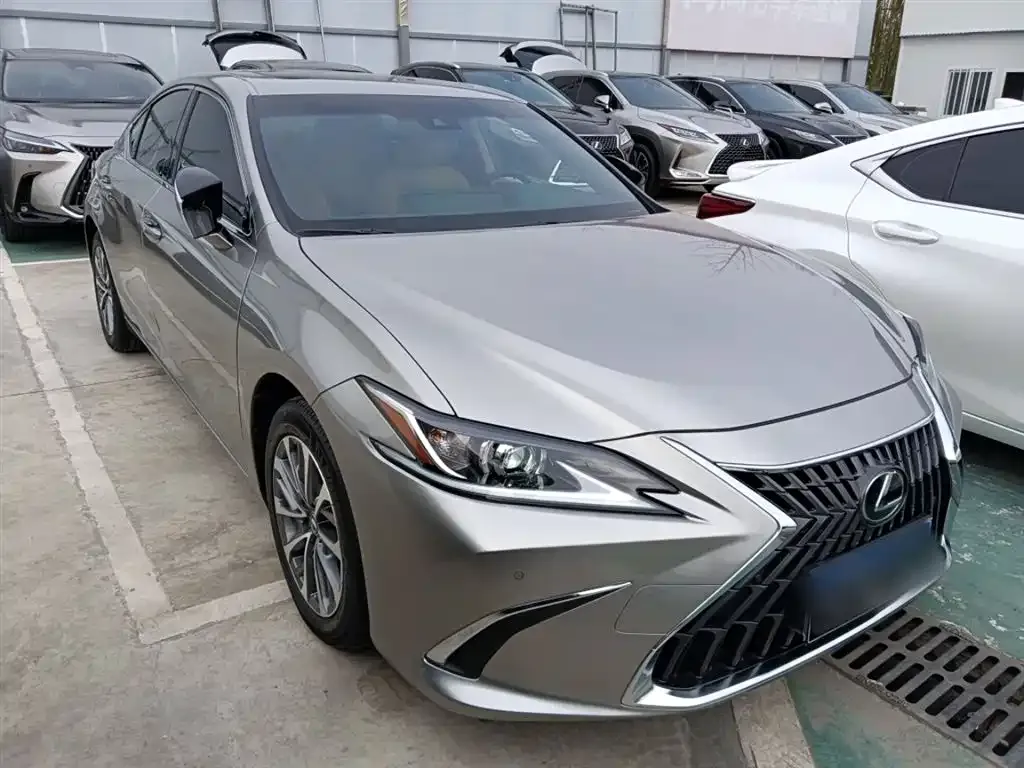 Lexus ES — фото 10