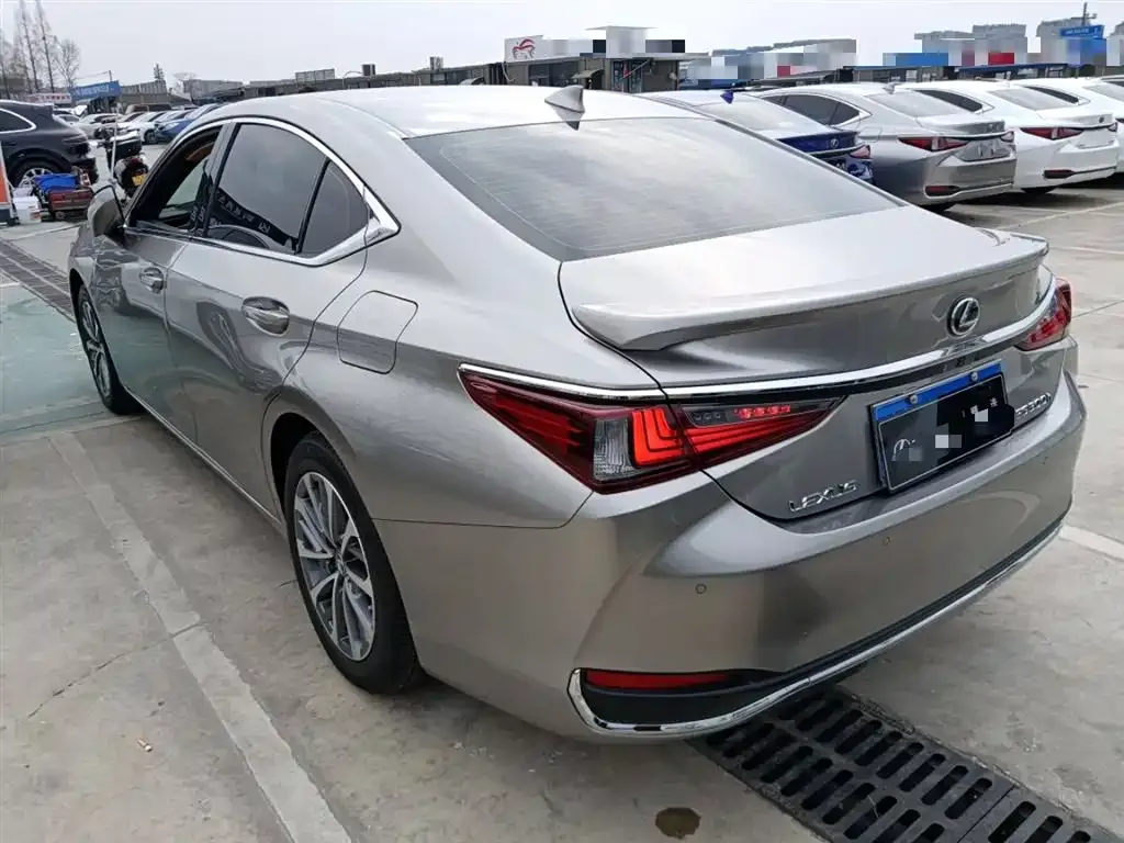 Lexus ES — фото 7