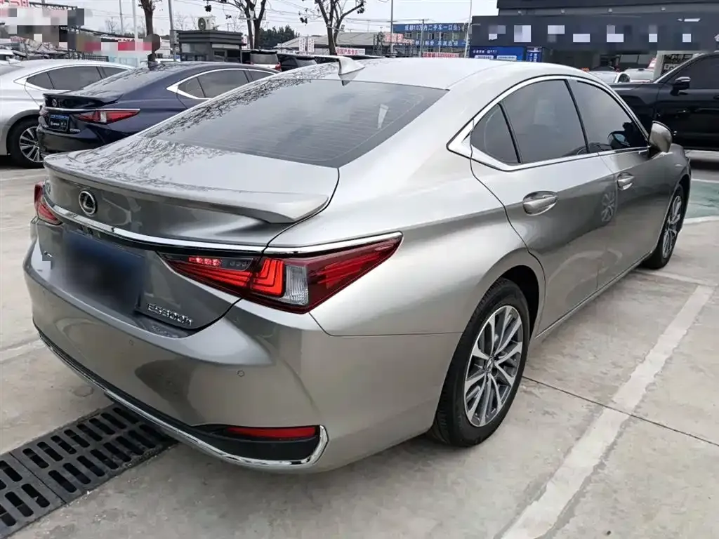 Lexus ES — фото 8