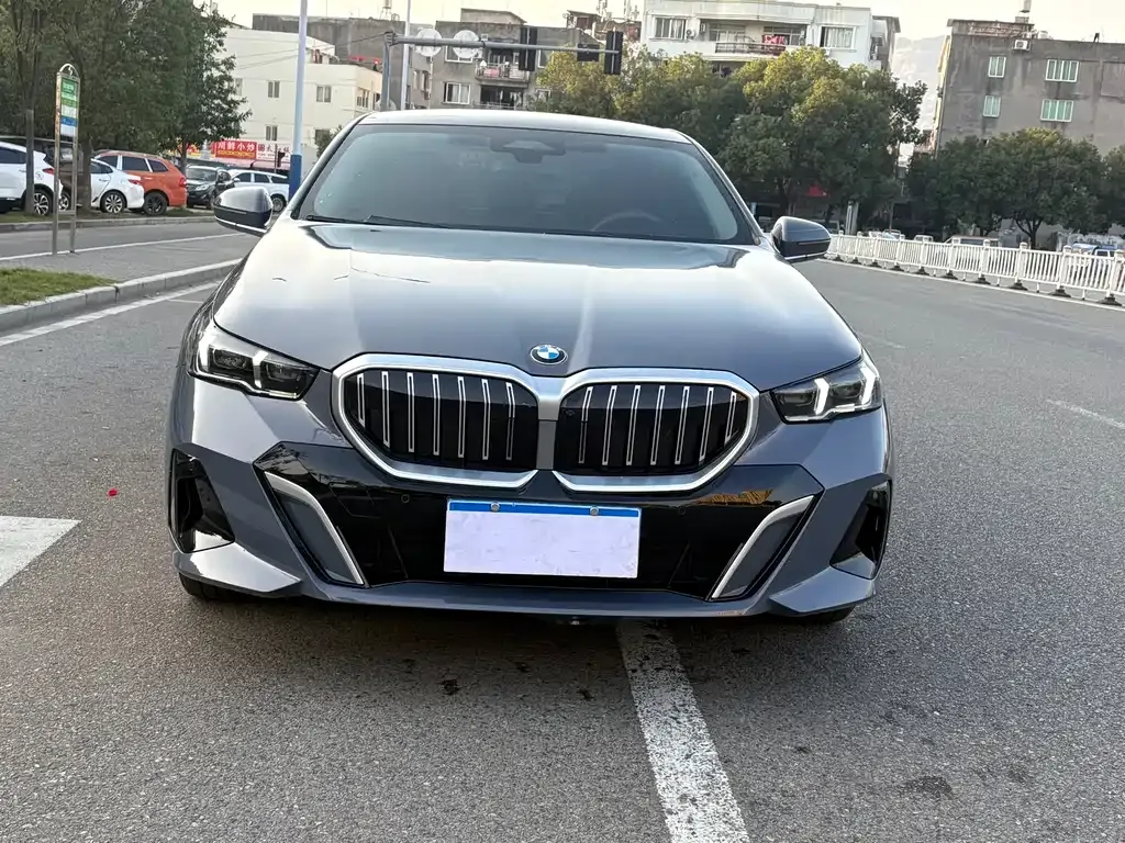 BMW 5 Series 2025 из CN, фото 4