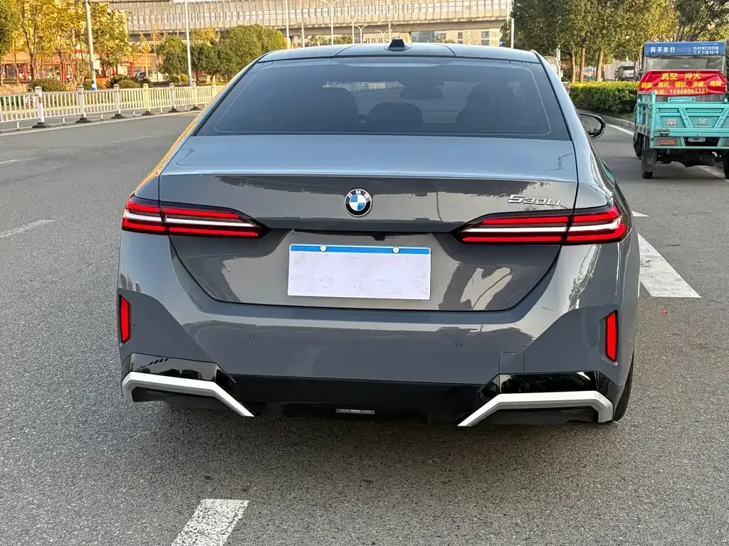 BMW 5 Series 2025 из CN, фото 10