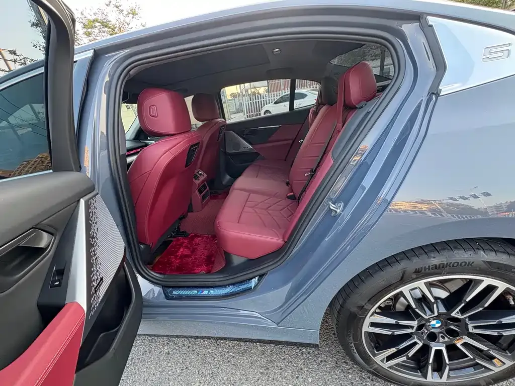BMW 5 Series 2025 из CN, фото 3