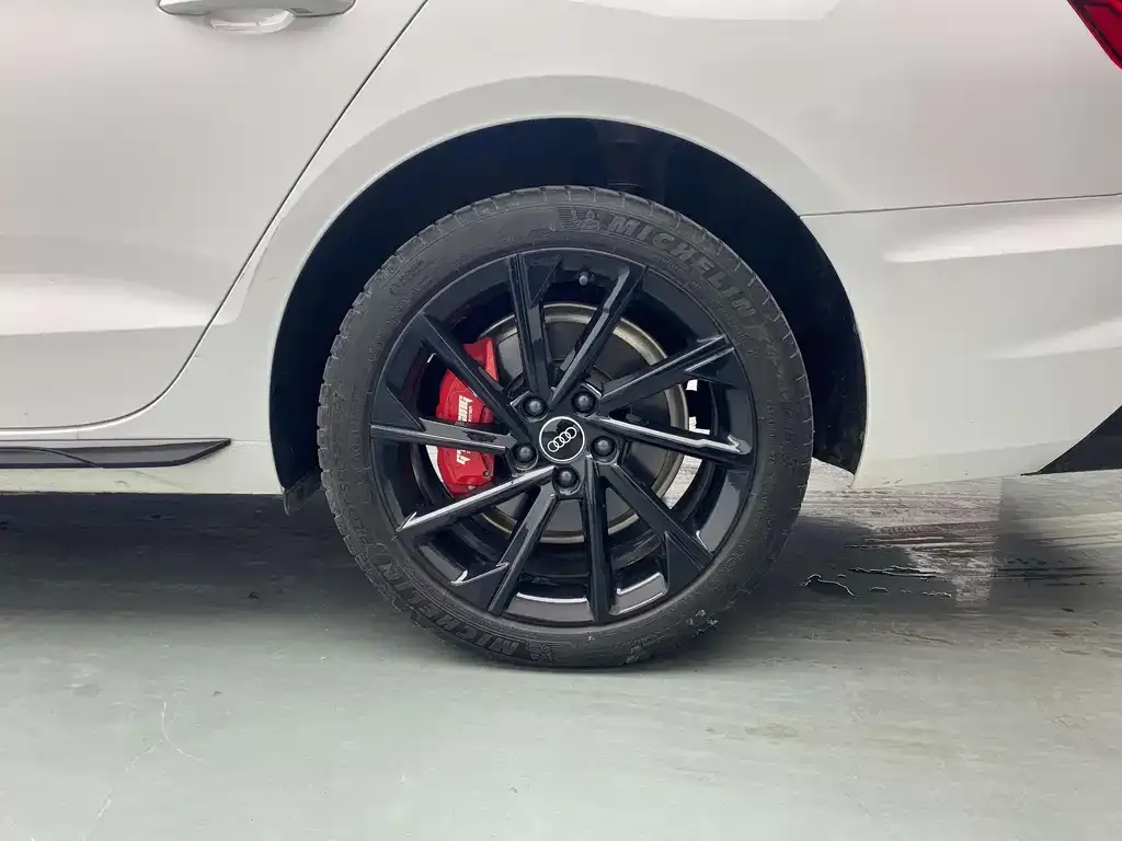 Audi A4L 2023 из CN, фото 7