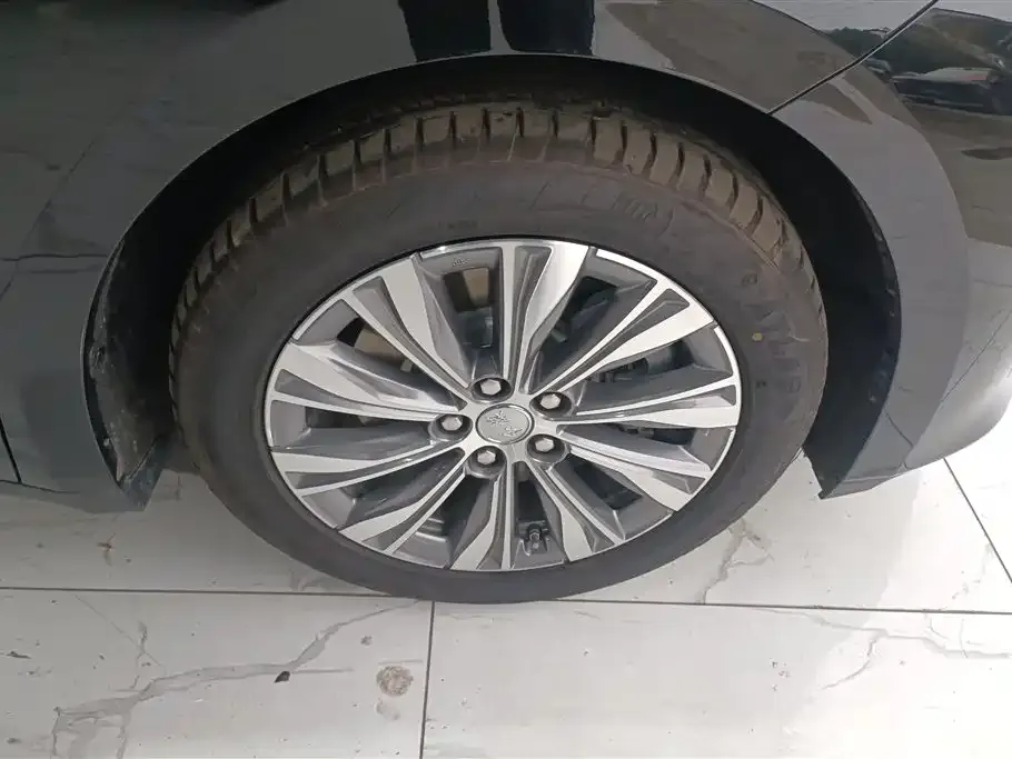 Hongqi E-QM5 2025 из CN, фото 6