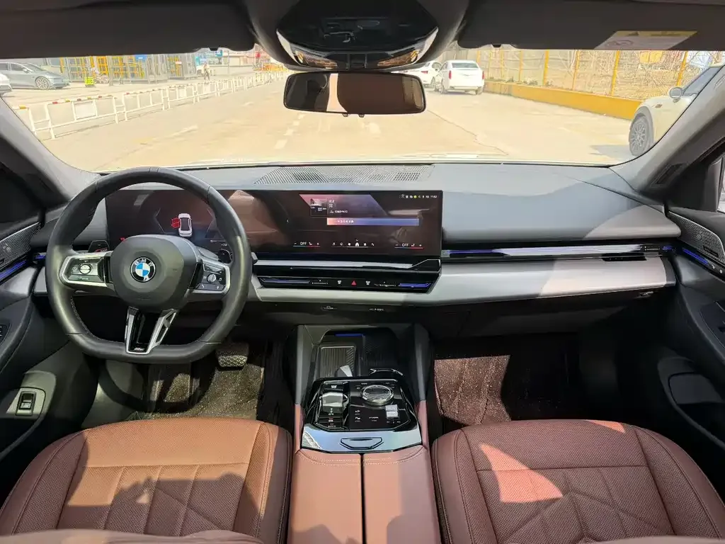 BMW 5 Series 2024 из CN, фото 3