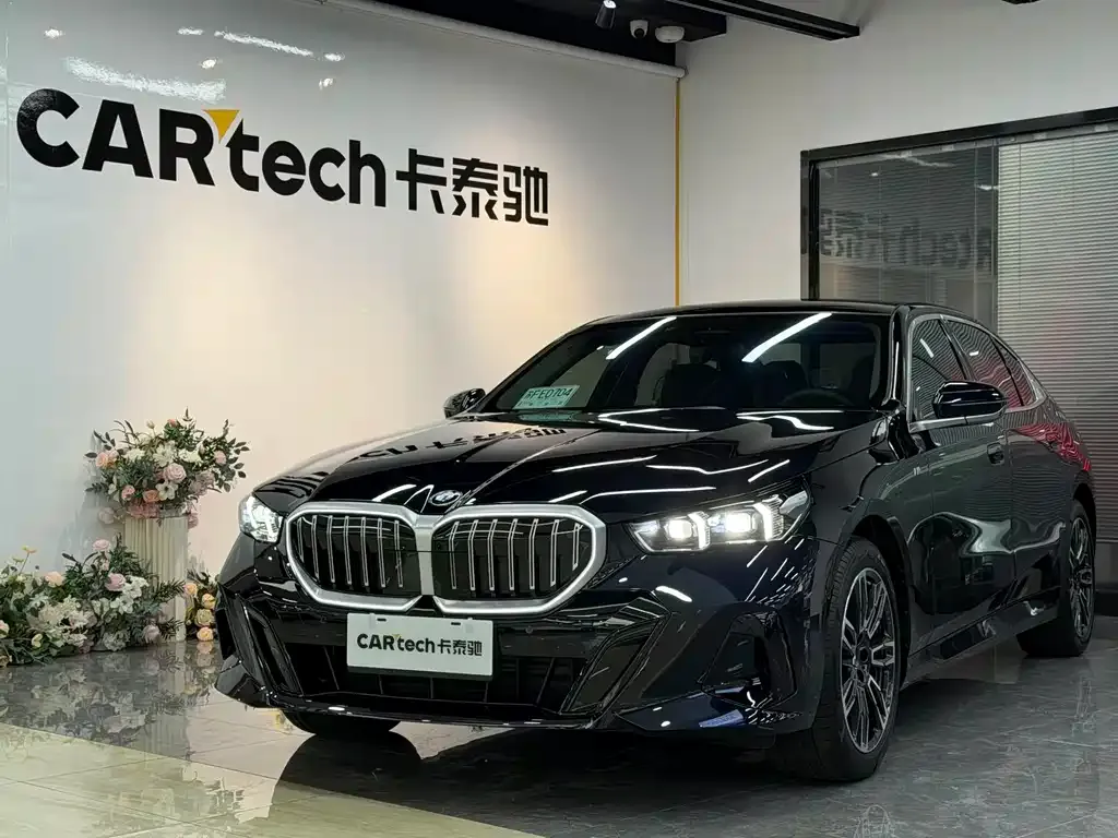 BMW 5 Series 2025 из CN, фото 1