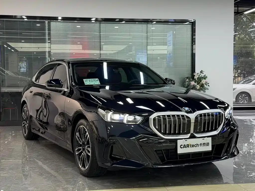 BMW 5 Series 2025 из CN, фото 4
