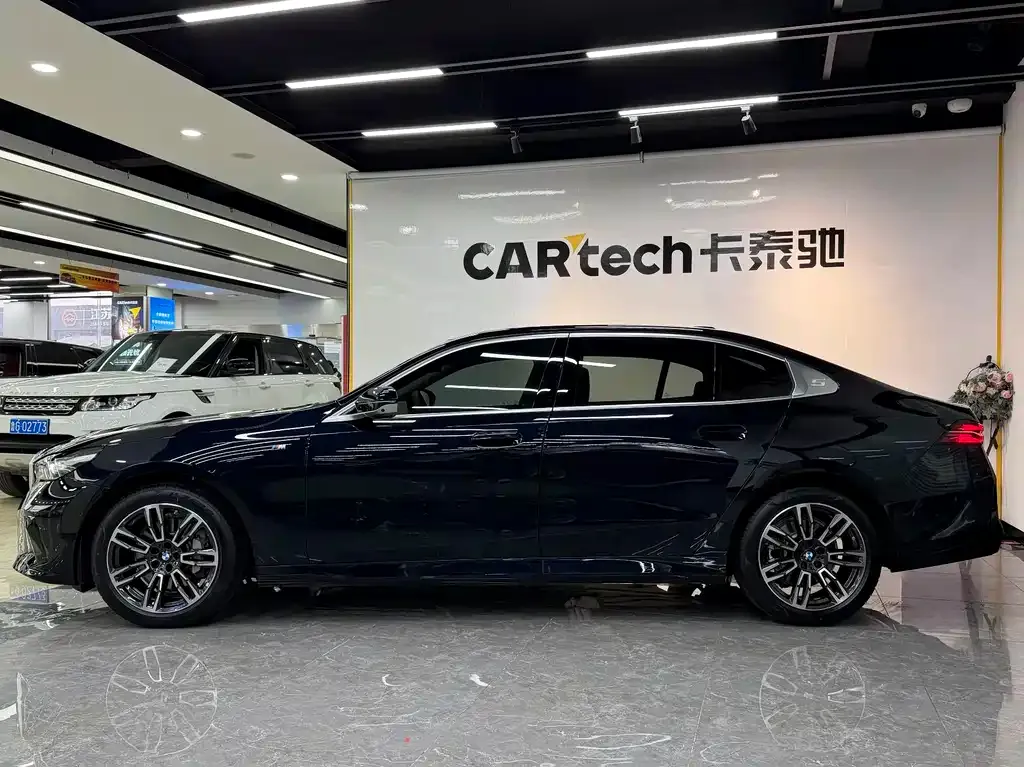BMW 5 Series 2025 из CN, фото 10