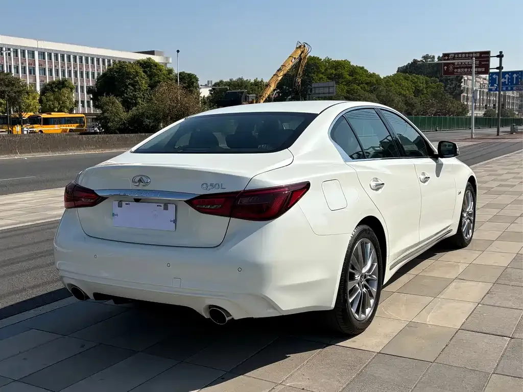 Infiniti Q50L 2022 из CN, фото 7