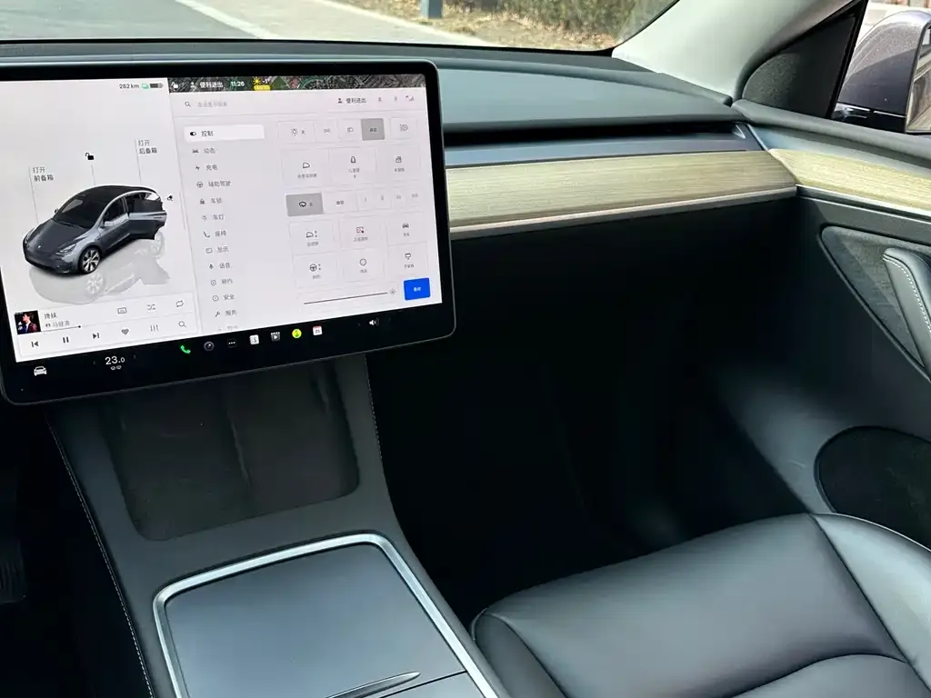 Tesla Model Y — фото 3
