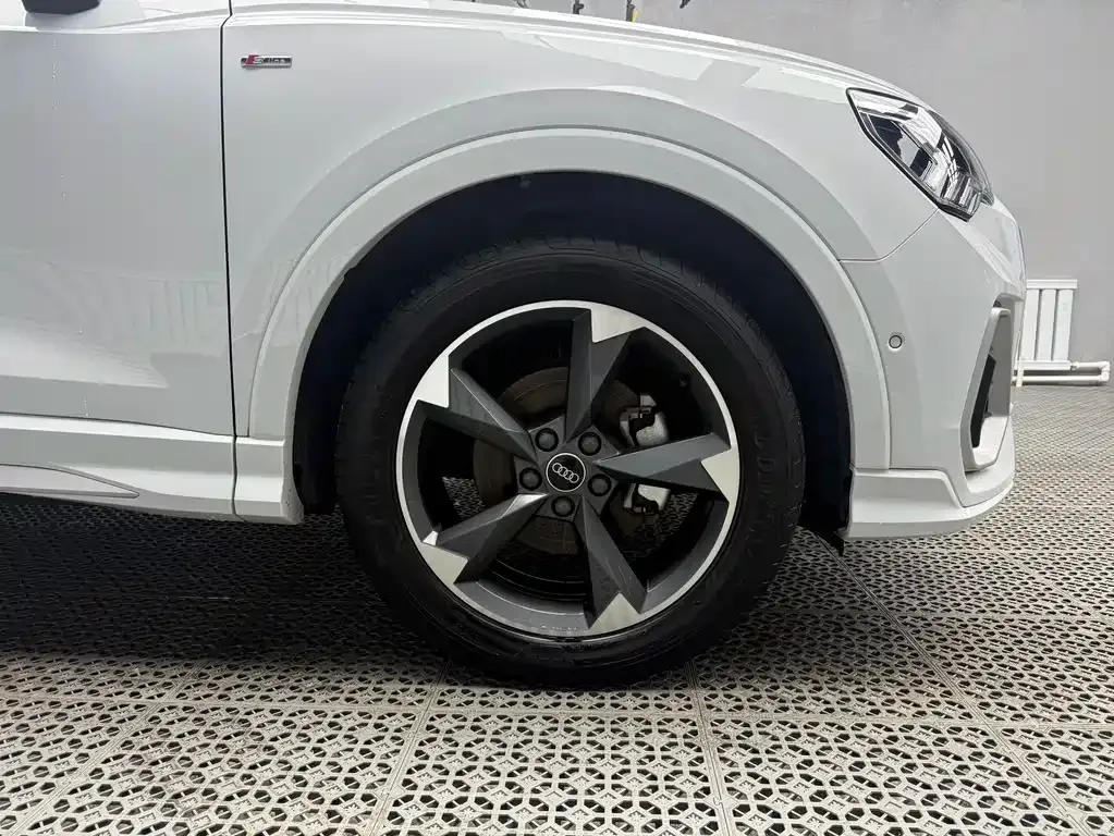 Audi Q3 2021 из CN, фото 3