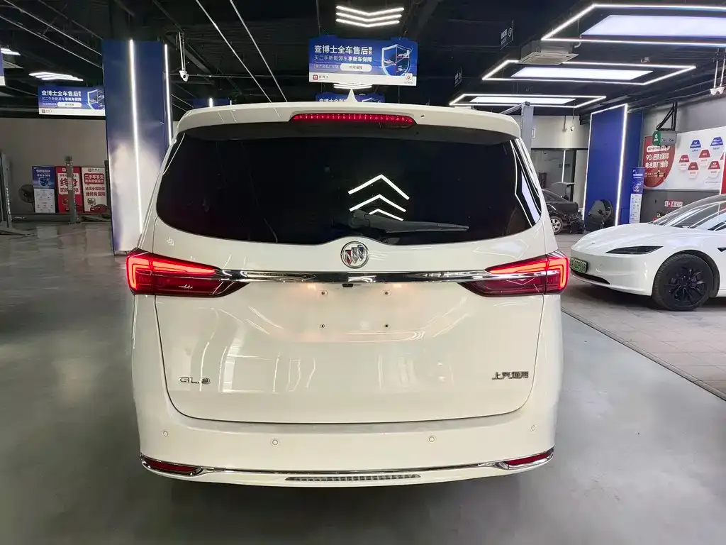 Buick GL8 2023 из CN, фото 2