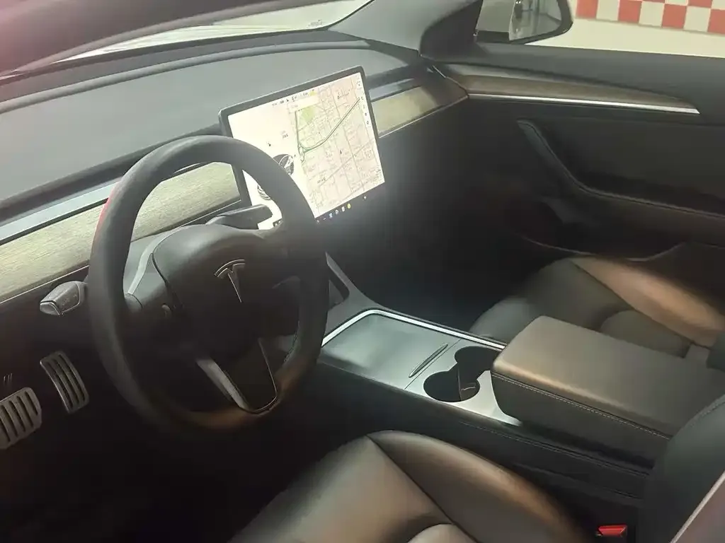 Tesla Model 3 — фото 8