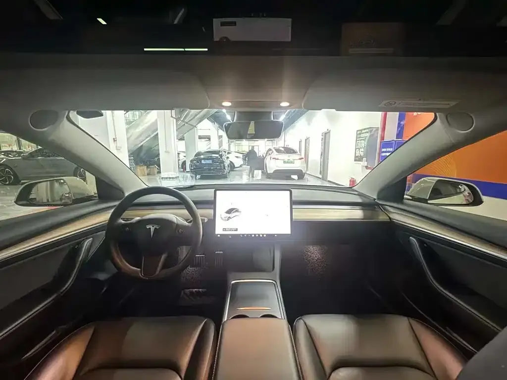 Tesla Model 3 — фото 7
