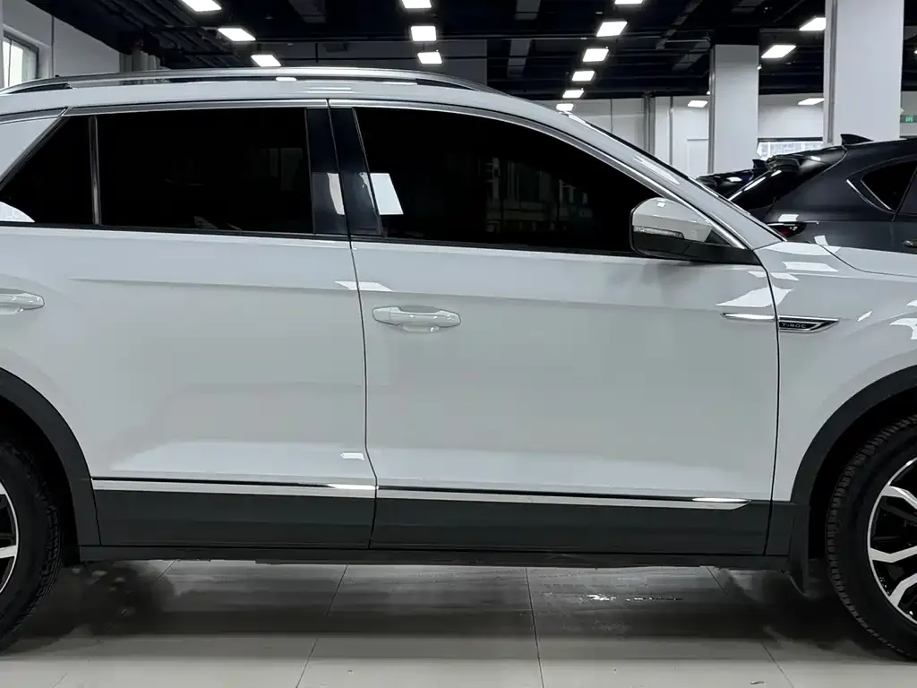 Volkswagen T-Roc 2023 из CN, фото 2