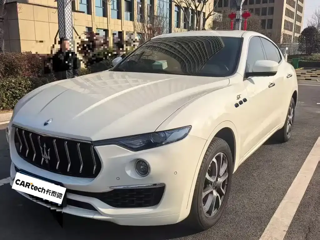 Maserati Levante — фото 1
