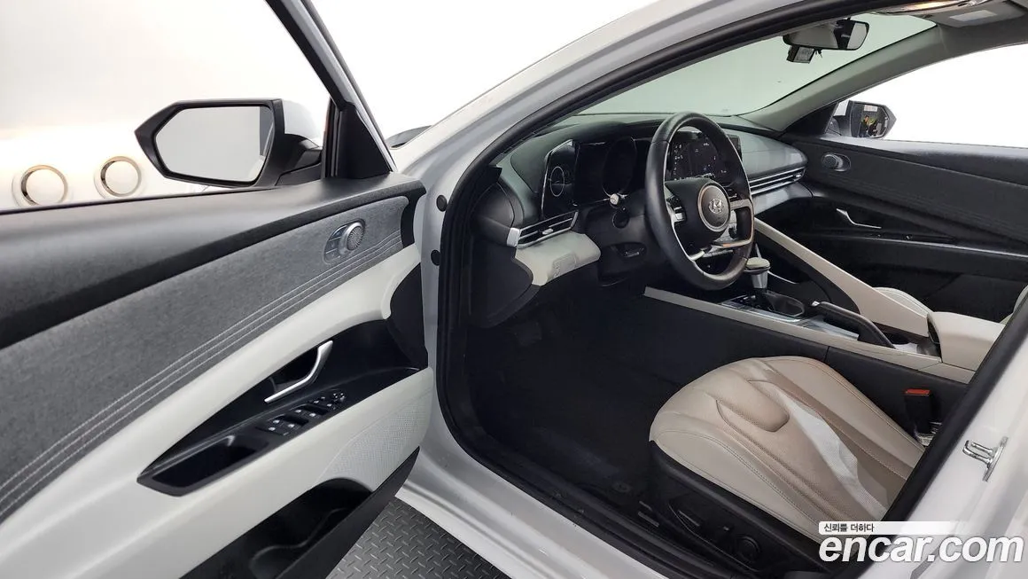 Hyundai AVANTE 2023 из KR, фото 2