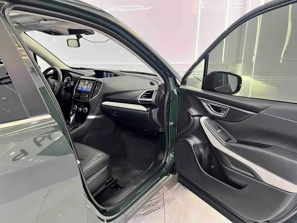 Subaru Forester 2023 из CN, фото 10