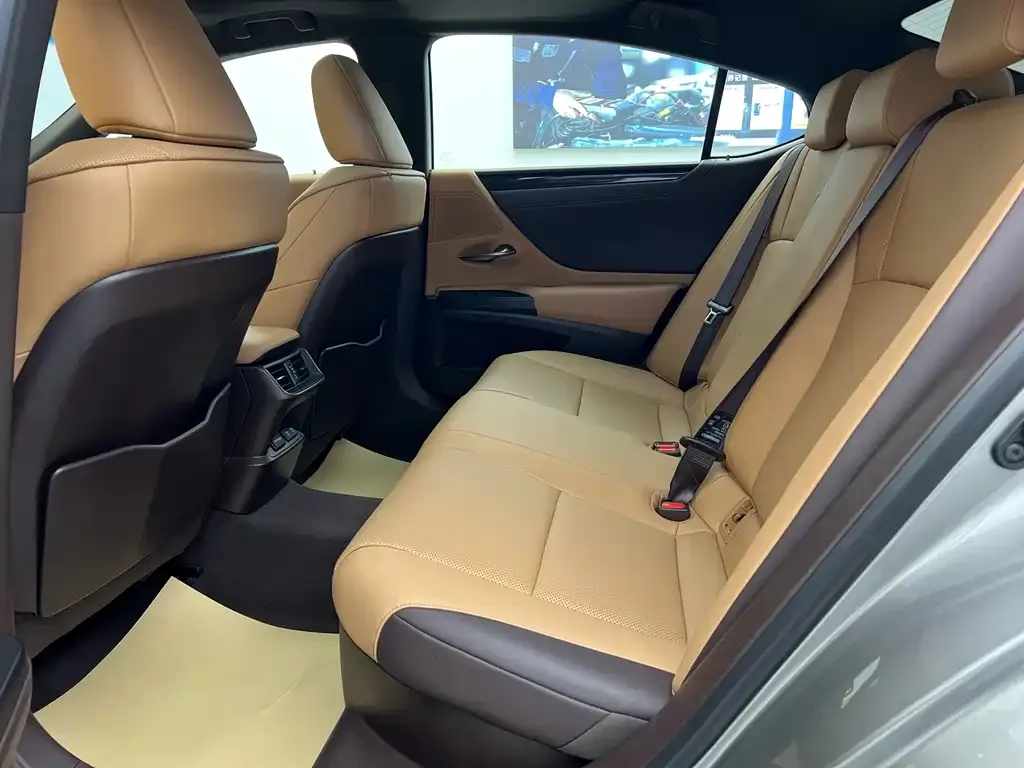 Lexus ES 2021 из CN, фото 7