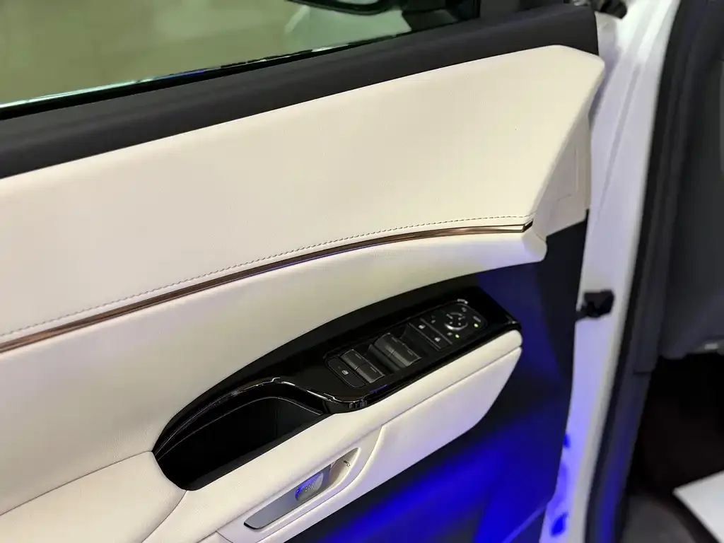 Lexus LM 2025 из CN, фото 3